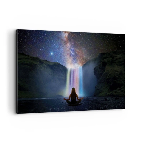 Impression sur toile - Image sur toile - Méditation devant une cascade parmi les étoiles - 100x70cm - Harmonie absolue - Décoration murale moderne pour le salon et la chambre ARTTOR