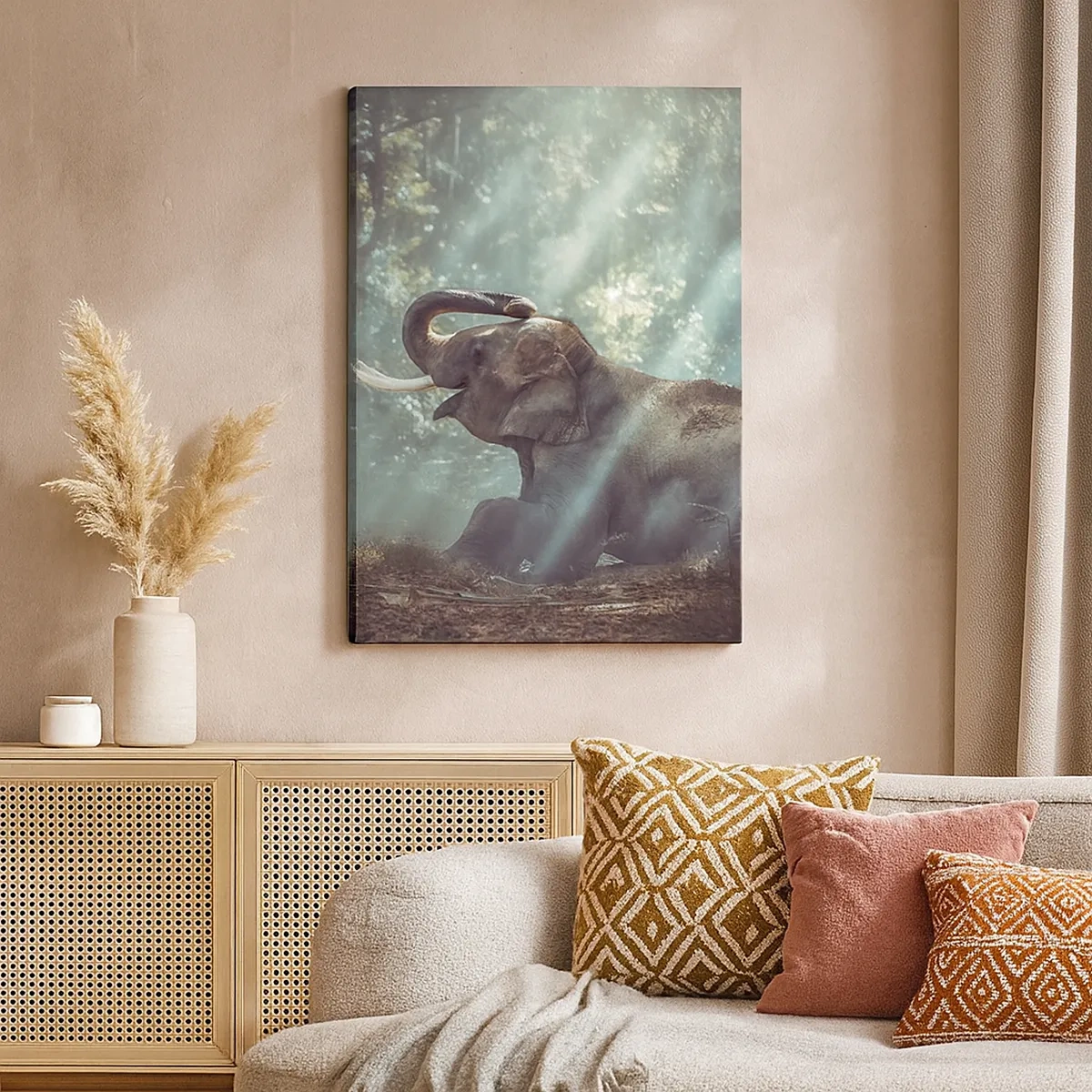 Impression sur toile - Image sur toile - Un garçon et un éléphant dans un décor forestier éclairé par la lumière du soleil - 50x70cm - Et écoute ça… - Décoration murale moderne pour le salon et la chambre ARTTOR