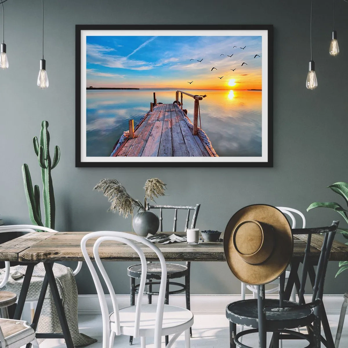 Affiche dans un cadre noir - Poster - Jetée en bois au coucher du soleil sur un lac calme - 70x50cm - Marcher droit vers le soleil - Décoration murale moderne pour le salon et la chambre ARTTOR