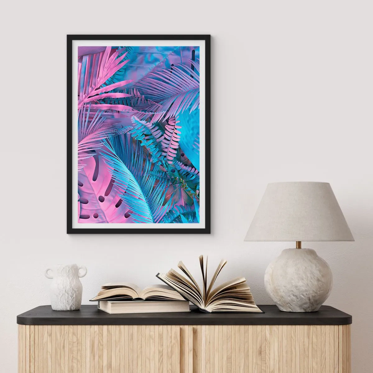 Affiche dans un cadre noir - Poster - Les tropiques en rose et bleu - 70x100 cm
