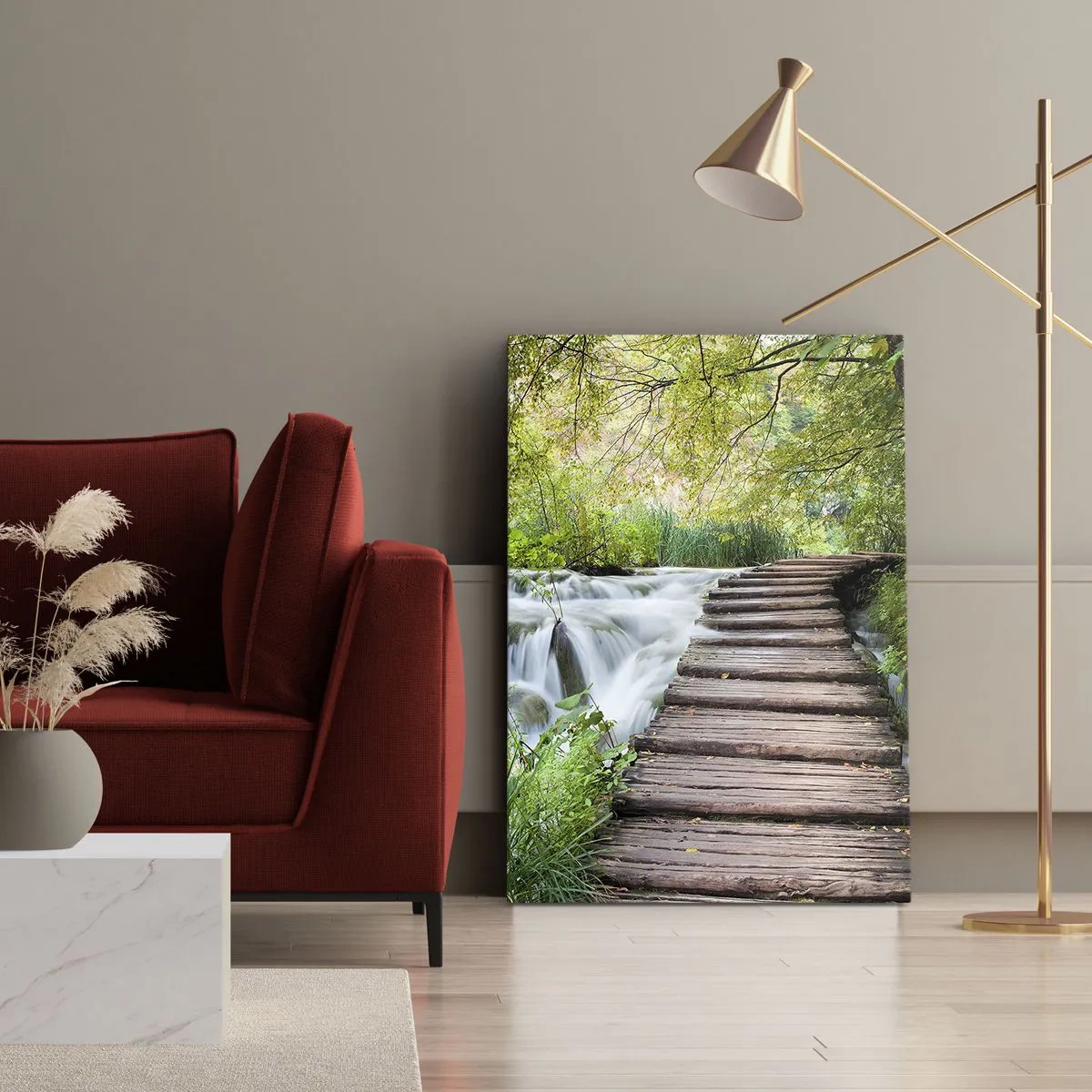Impression sur toile - Image sur toile - Un pont en bois au-dessus d'une cascade entourée d'une forêt verdoyante. - 50x70cm - L'eau n'est pas si calme - Décoration murale moderne pour le salon et la chambre ARTTOR