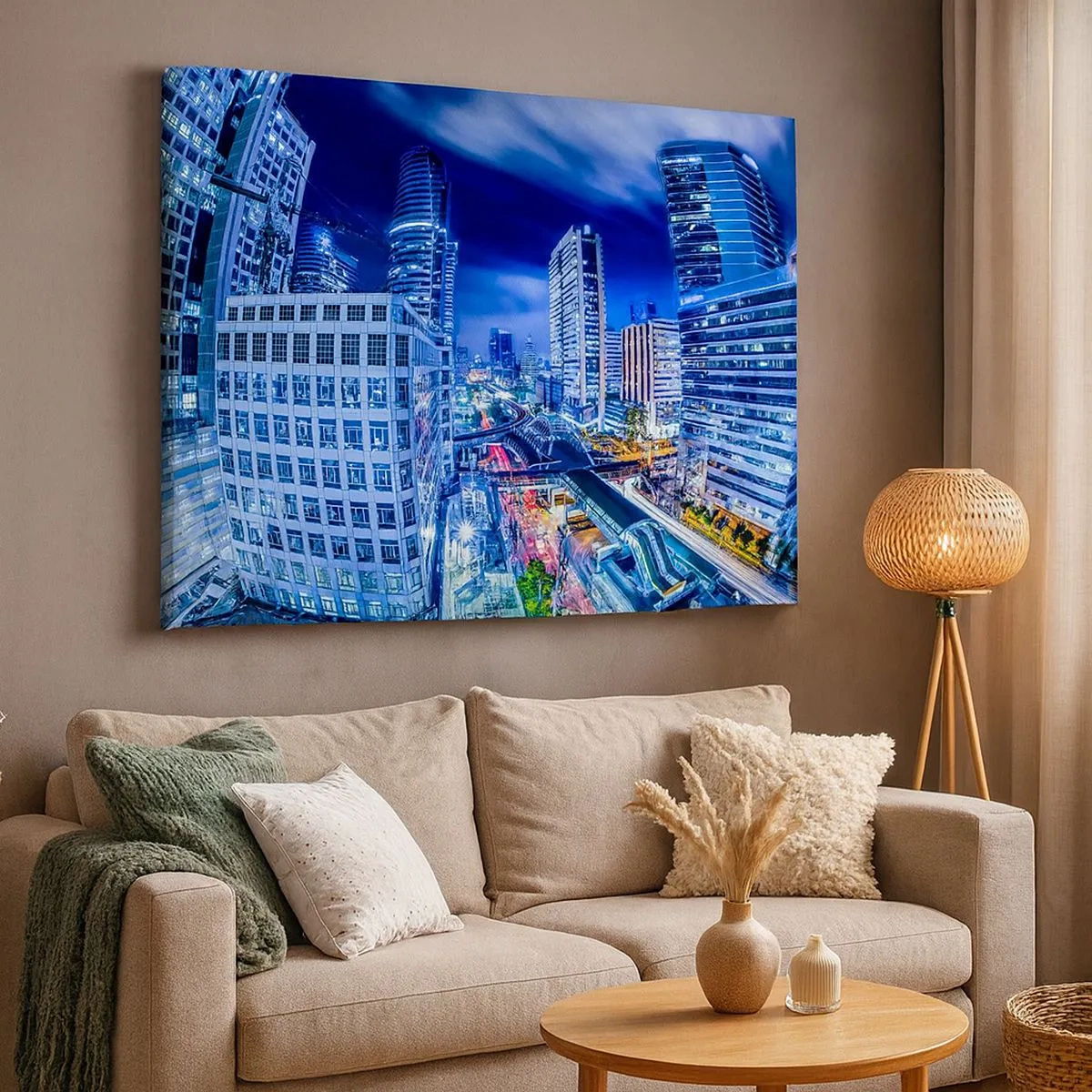 Impression sur toile - Image sur toile - Panorama nocturne de la ville avec gratte-ciels et lampadaires - 70x50cm - Rythmes de la ville nocturne - Décoration murale moderne pour le salon et la chambre ARTTOR