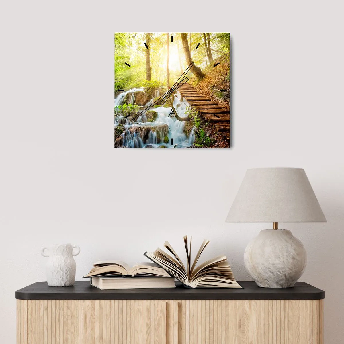 Horloge murale - Pendule murale - Chemin forestier avec escaliers en bois près de la cascade - 30x30cm - Une fraîcheur tant désirée - Décoration murale moderne pour le salon et la chambre ARTTOR