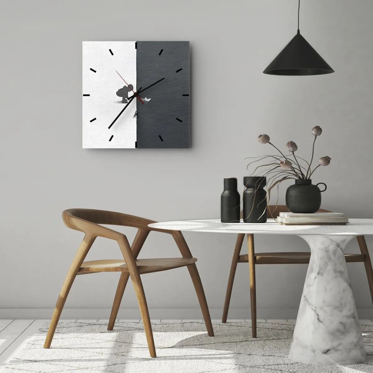 Horloge murale - Pendule murale - Une figure d'enfant avec un bateau en papier sur un fond de moitiés contrastées - 30x30cm - Grande expédition - Décoration murale moderne pour le salon et la chambre ARTTOR
