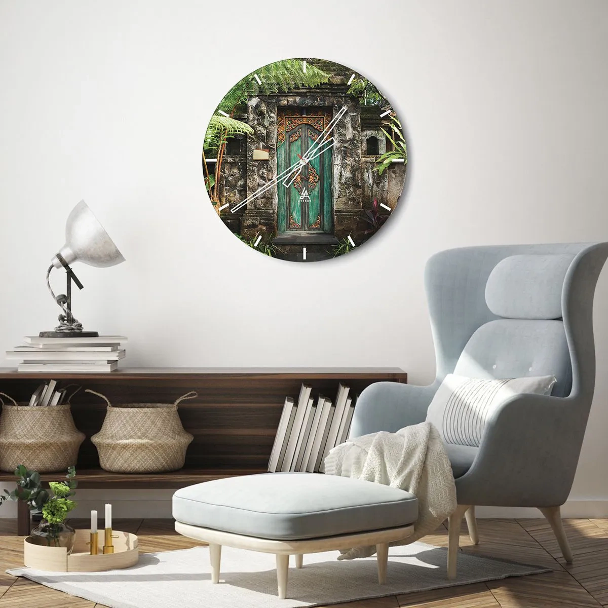 Horloge murale - Pendule murale - Une porte verte ornée dans un mur de pierre entouré de végétation - 30x30cm - Porte vers un monde exotique - Décoration murale moderne pour le salon, la cuisine et la chambre ARTTOR