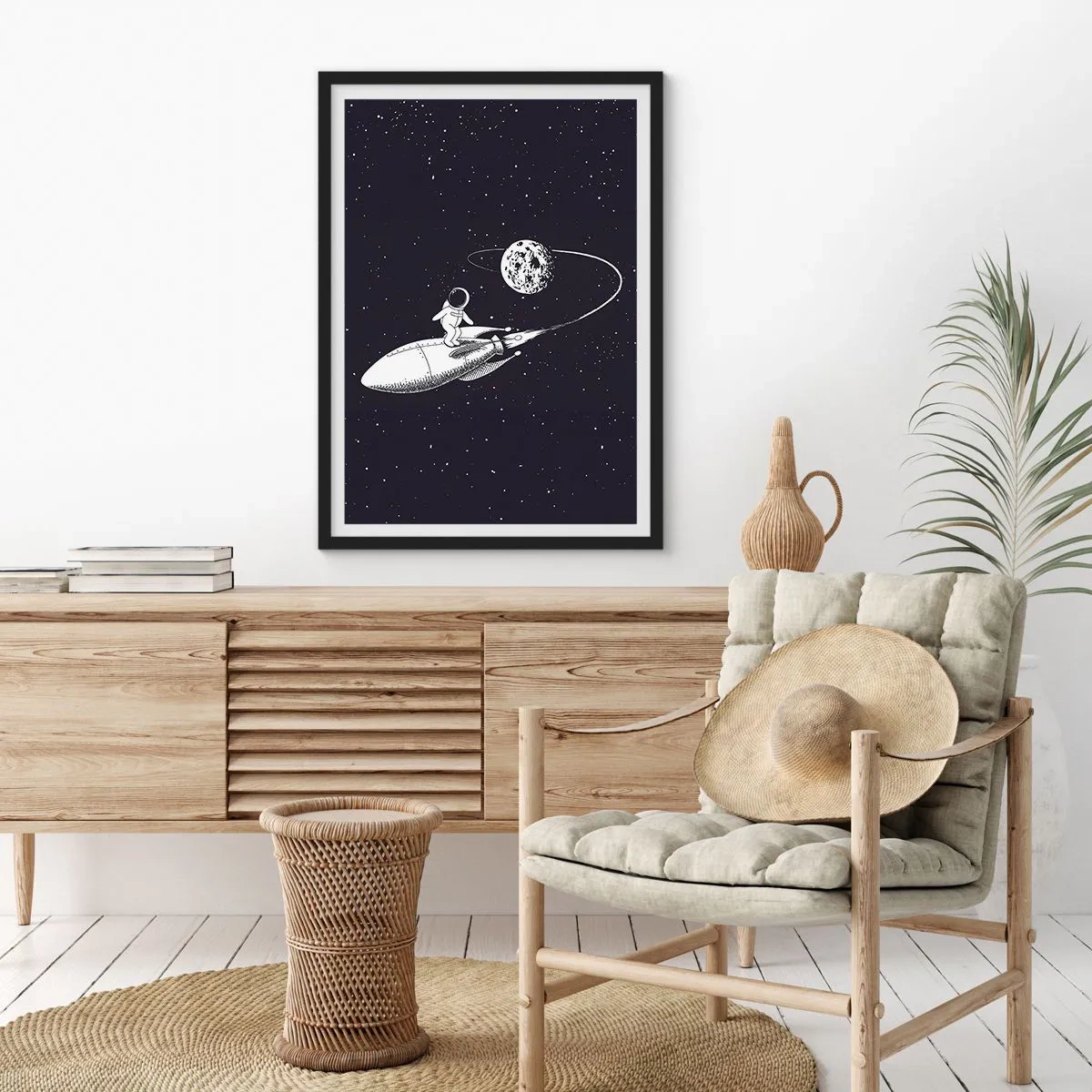Affiche dans un cadre noir - Poster - Un astronaute debout sur une fusée volant dans l'espace - 50x70cm - Surfeur de l'espace - Décoration murale moderne pour le salon et la chambre ARTTOR