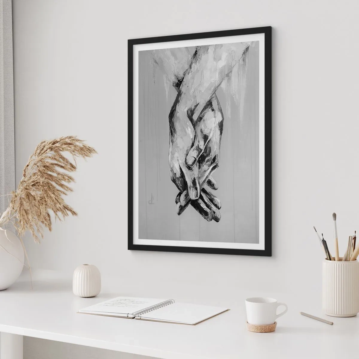 Affiche dans un cadre noir - Poster - Une image monochrome de mains jointes sur un fond gris. - 50x70cm - Début... - Décoration murale moderne pour le salon et la chambre ARTTOR