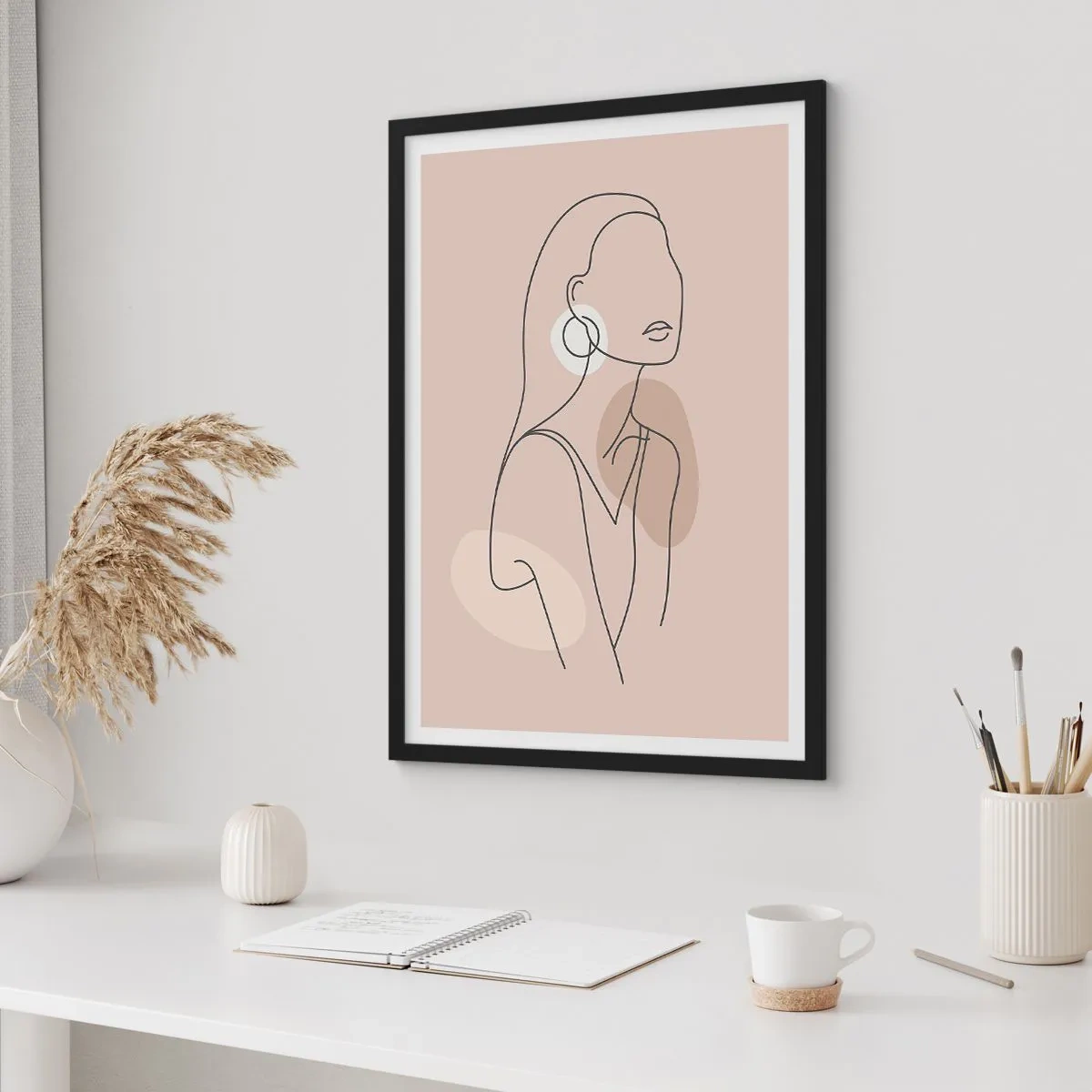 Affiche dans un cadre noir - Poster - Un dessin minimaliste d'une femme dans des tons pastel de beige. - 50x70cm - Icone féminin - Décoration murale moderne pour le salon et la chambre ARTTOR