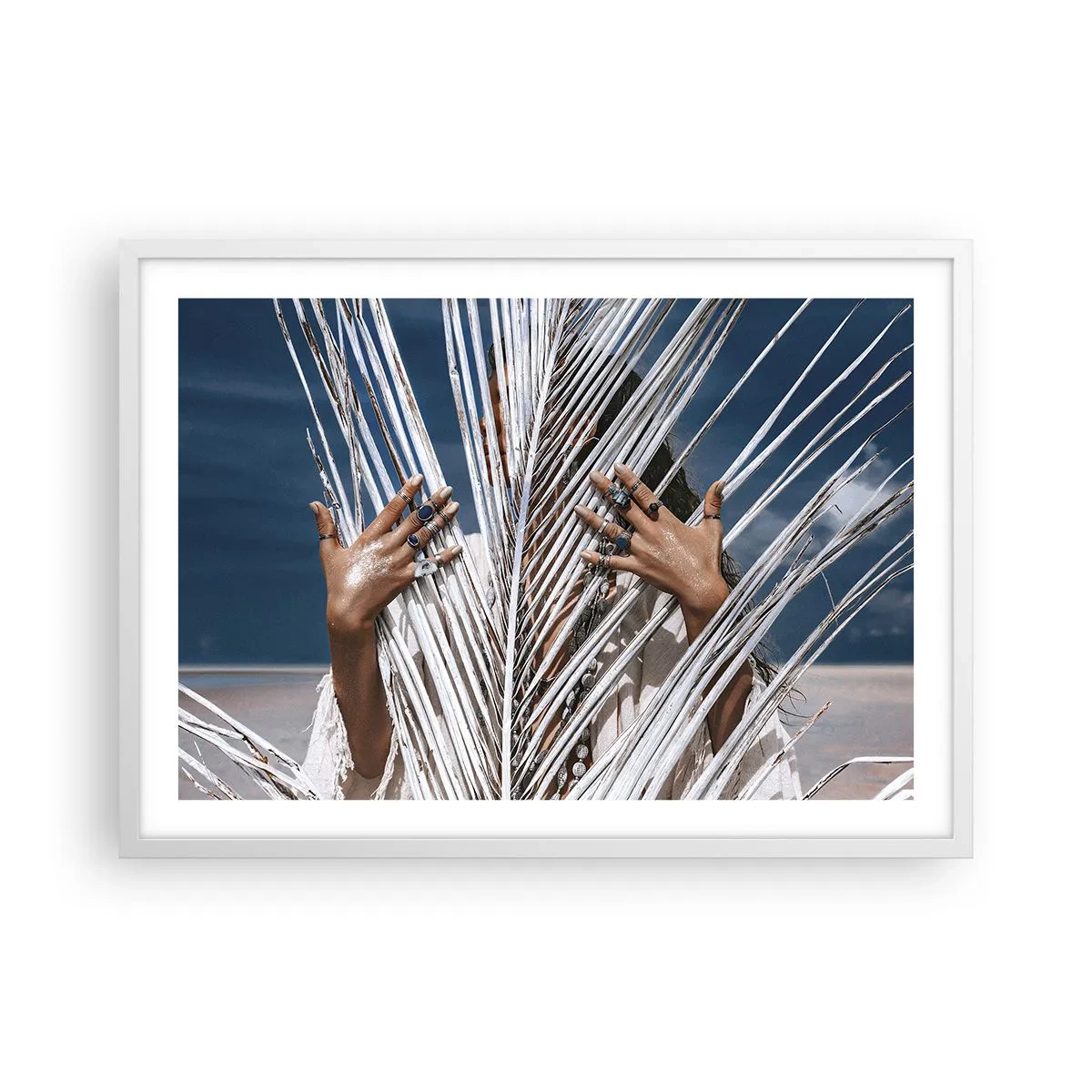 Affiche dans un cadre blanc - Poster - Fille de chaman ? - 70x50 cm