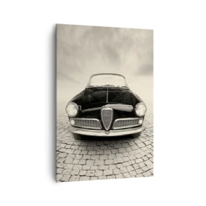 Impression sur toile - Image sur toile - Une voiture classique sur une place pavée dans un style monochrome - 70x100cm - Et alors! Tu ne m'aime pas? - Décoration murale moderne pour le salon et la chambre ARTTOR