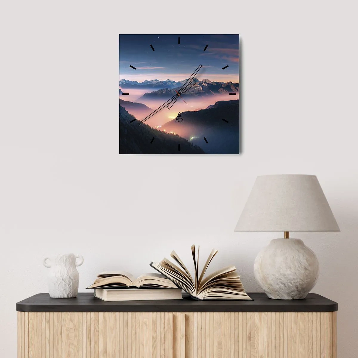 Horloge murale - Pendule murale - Un paysage de montagne avec une vallée remplie de brouillard - 30x30cm - Lumière dans les vallées - Décoration murale moderne pour le salon et la chambre ARTTOR