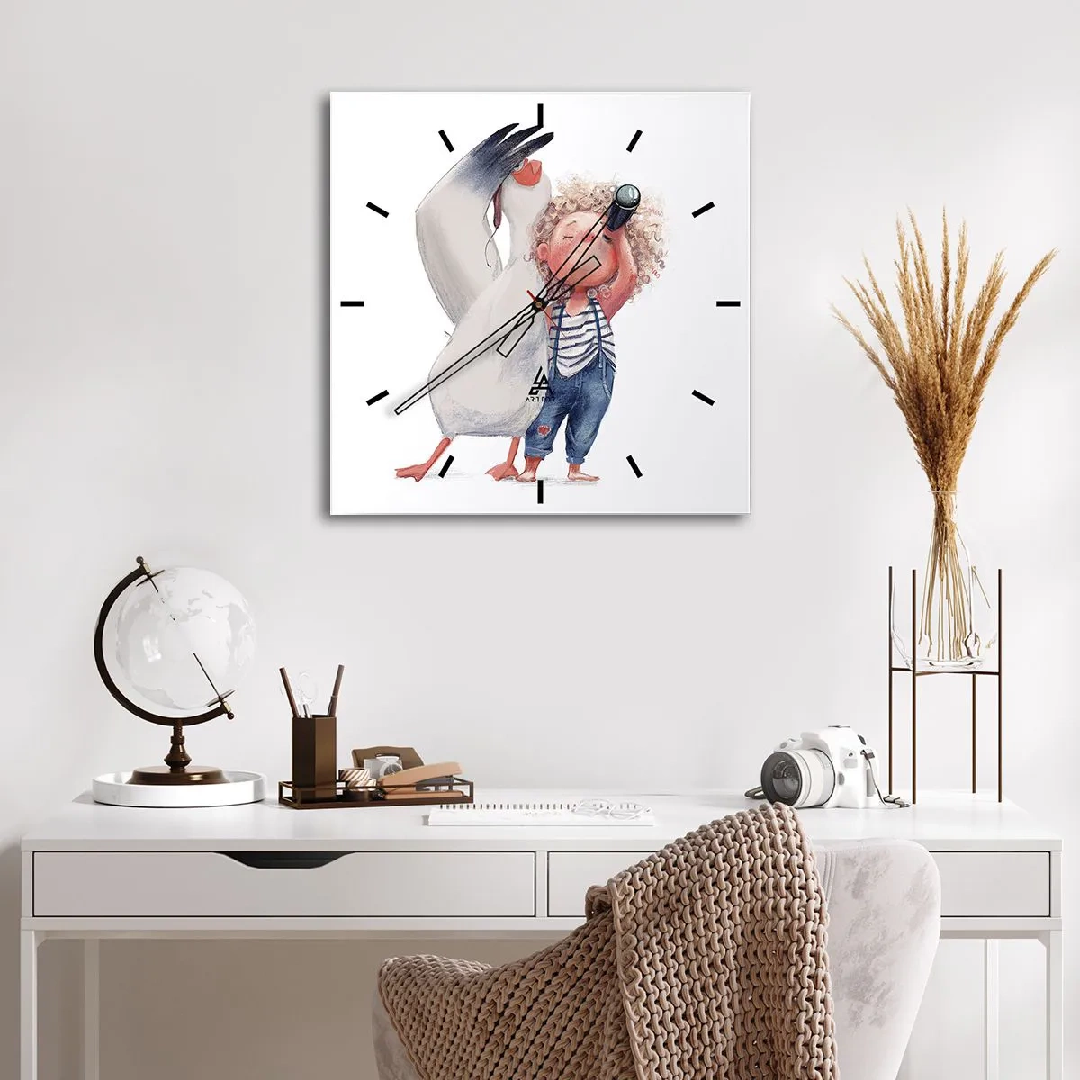 Horloge murale - Pendule murale - Illustration d'un enfant avec un pélican et un télescope à la main - 30x30cm - Plan de grand voyage - Décoration murale moderne pour le salon et la chambre ARTTOR