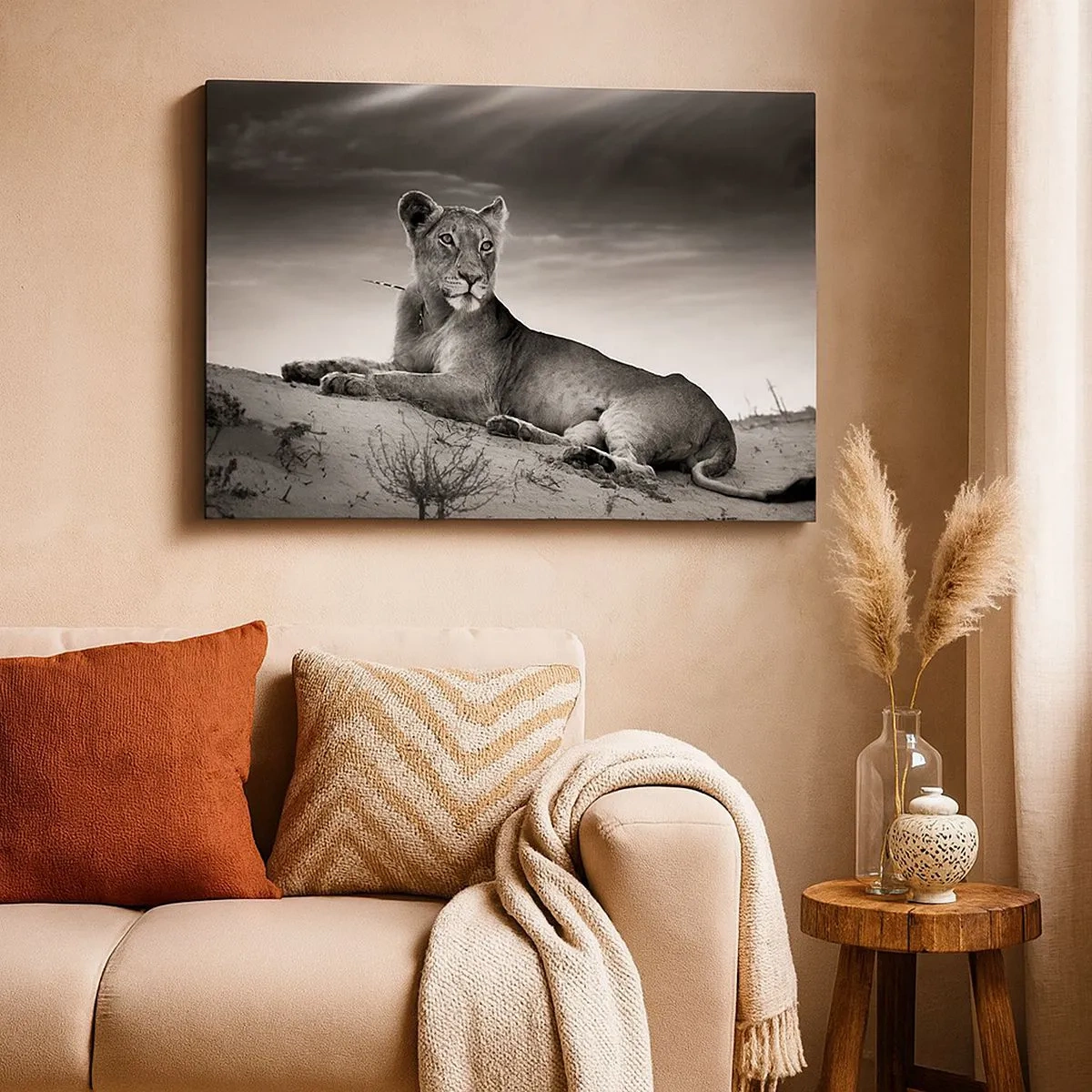 Impression sur toile - Image sur toile - Portrait noir et blanc d'une lionne dans la savane - 70x50cm - La reine du désert reste - Décoration murale moderne pour le salon et la chambre ARTTOR