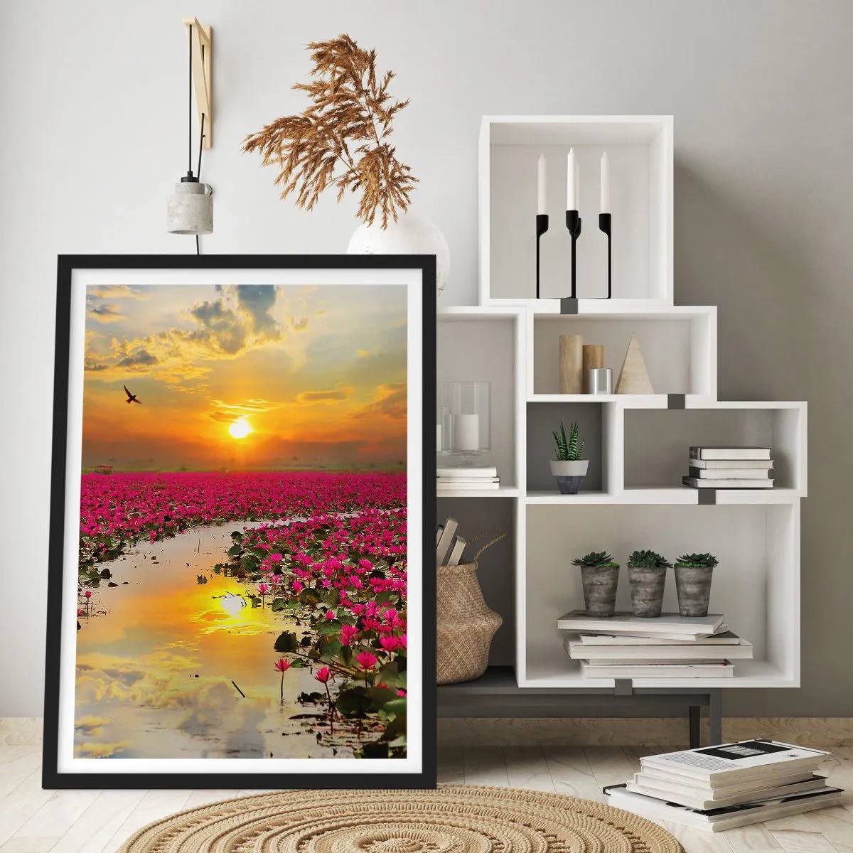 Affiche dans un cadre noir - Poster - Un champ de nénuphars roses au coucher du soleil - 50x70cm - La vie secrète du lac - Décoration murale moderne pour le salon et la chambre ARTTOR