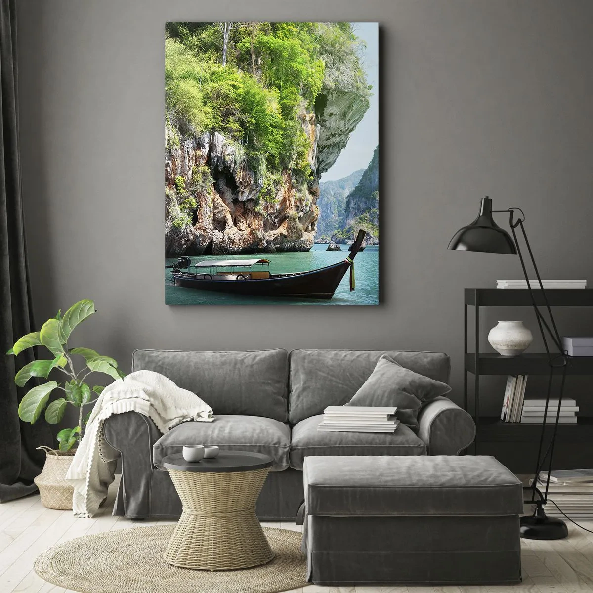Impression sur toile - Image sur toile - Un bateau traditionnel sur fond de falaises tropicales et d'eaux turquoises - 70x100cm - Une invitation à un voyage exotique - Décoration murale moderne pour le salon et la chambre ARTTOR