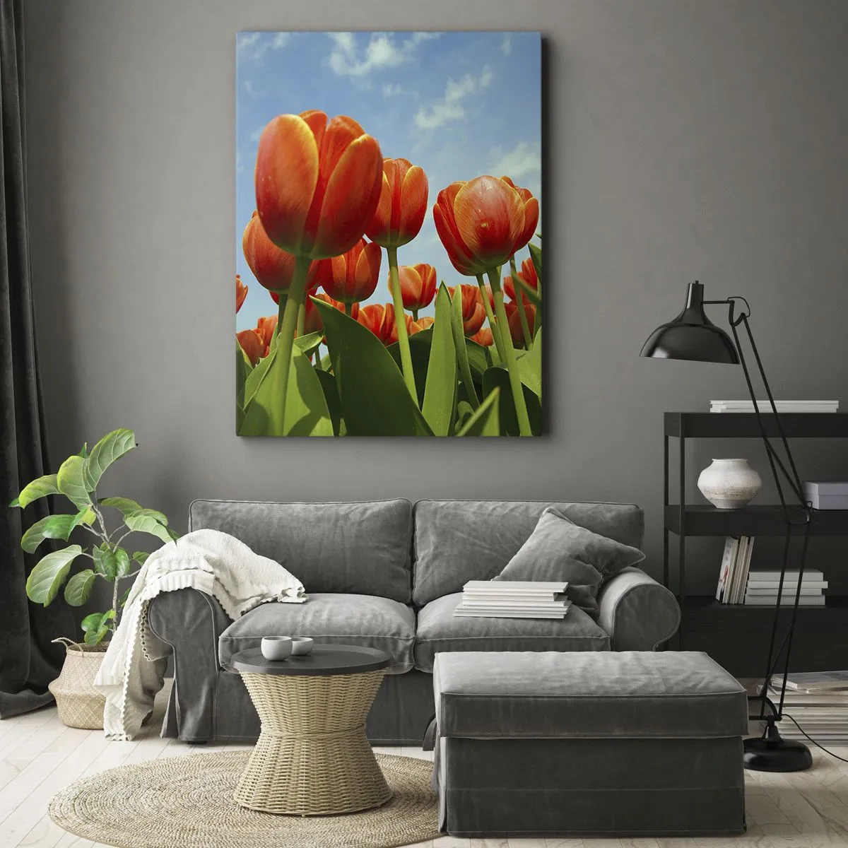 Impression sur toile - Image sur toile - Un champ de tulipes rouges et oranges contre un ciel bleu - 70x100cm - A part le ciel bleu, ils n'ont besoin de rien dans leur vie - Décoration murale moderne pour le salon et la chambre ARTTOR