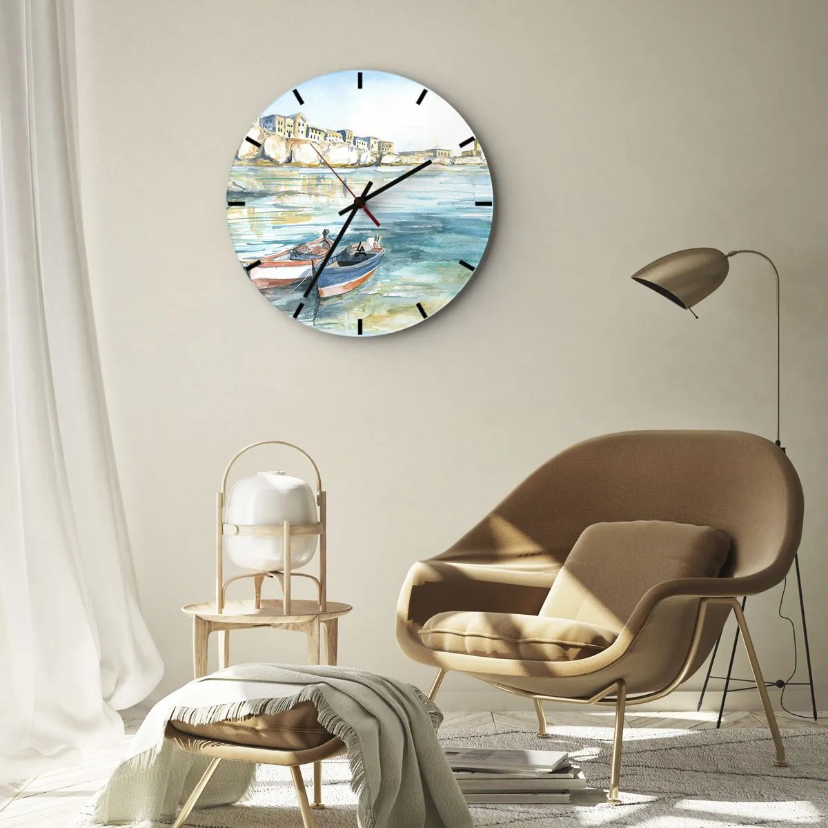 Horloge murale - Pendule murale - Une vue à l'aquarelle de bateaux sur le rivage avec des bâtiments en arrière-plan. - 30x30cm - Paysage dans l'azur - Décoration murale moderne pour le salon, la cuisine et la chambre ARTTOR