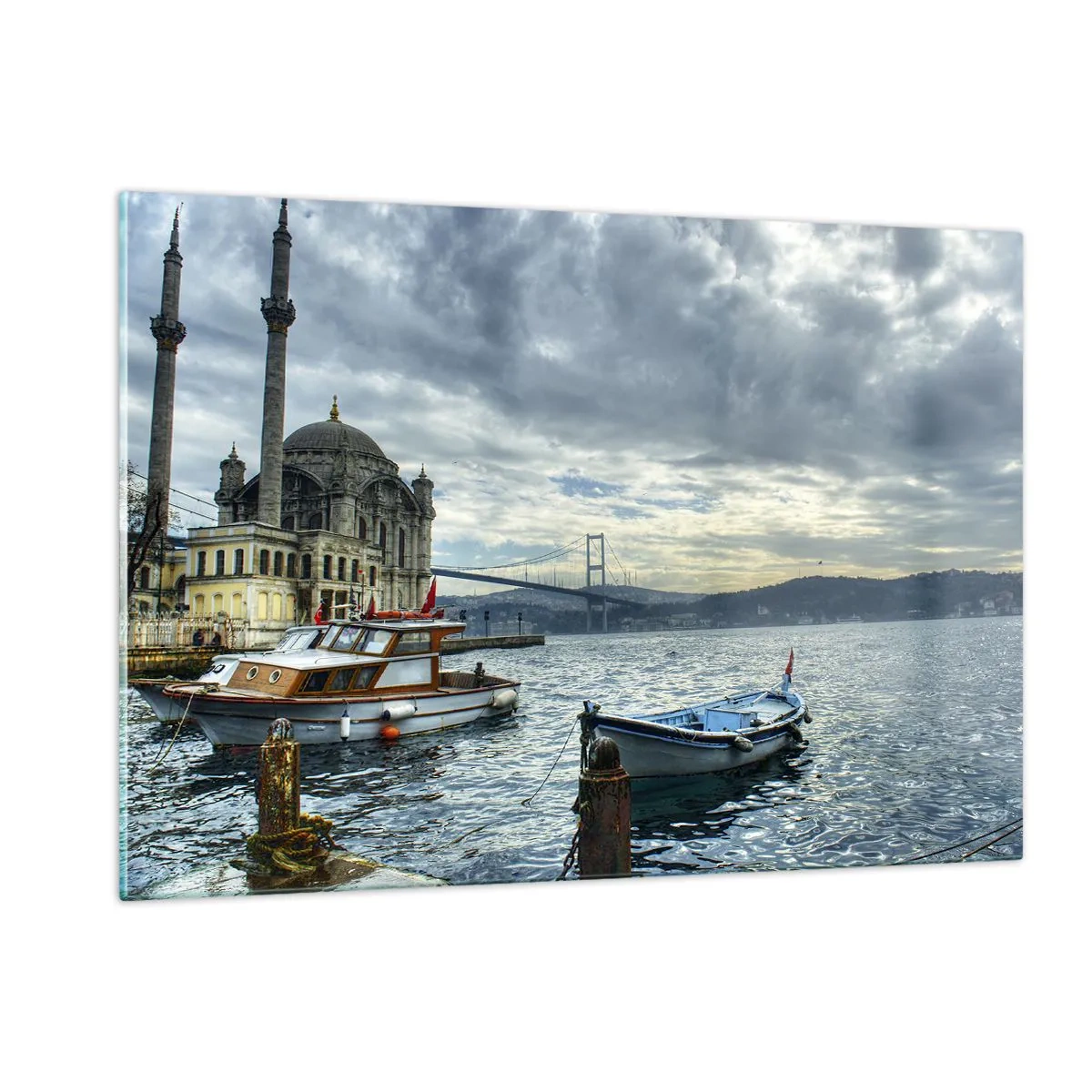 Impression sur verre - Image sur verre - Vue de la mosquée, du pont et des bateaux sur le quai - 120x80cm - Aux confins des mondes - Décoration murale moderne pour le salon et la chambre ARTTOR