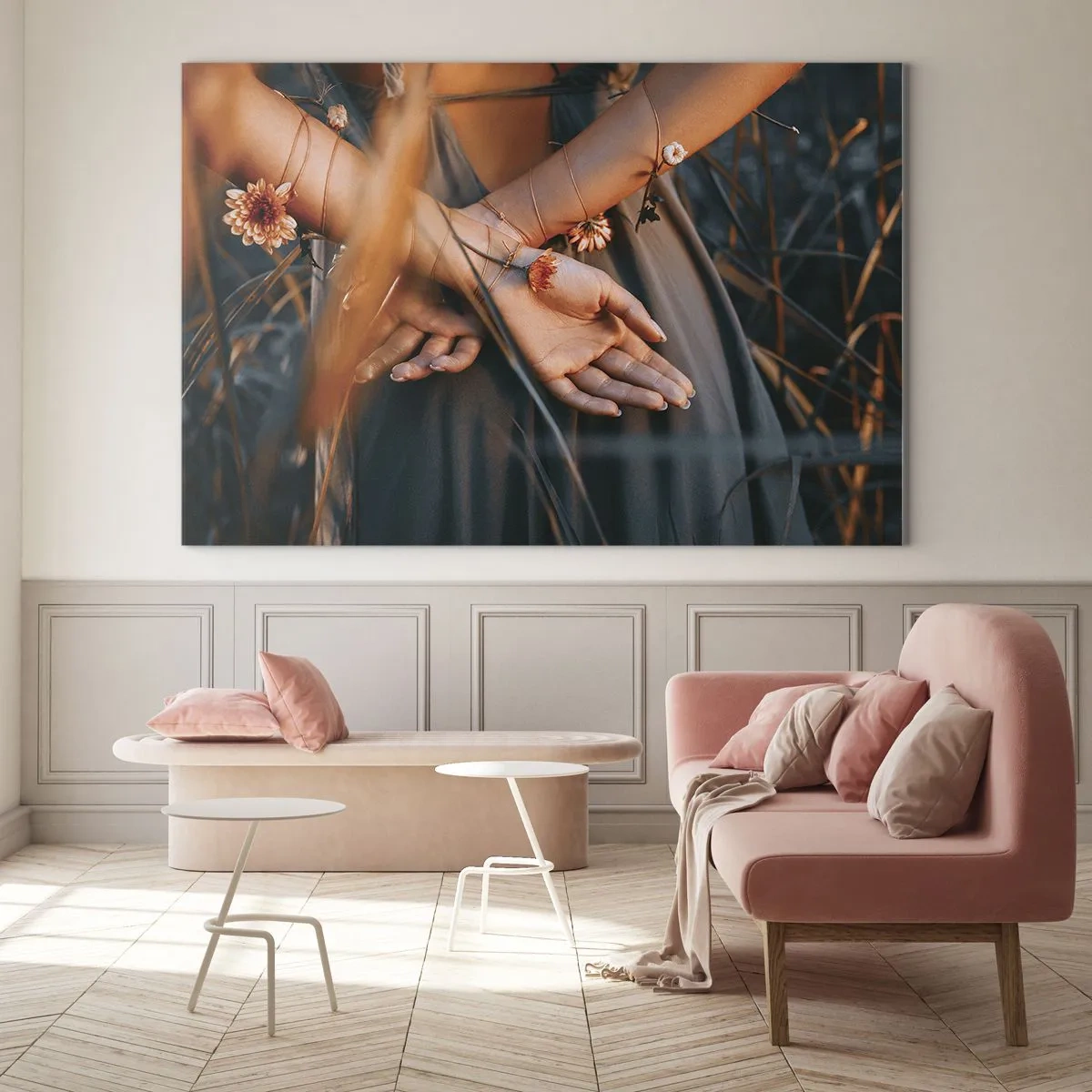 Impression sur verre - Image sur verre - Gros plan des mains jointes d'une femme avec des fleurs sur un fond herbeux - 120x80cm - Liée à la nature - Décoration murale moderne pour le salon et la chambre ARTTOR