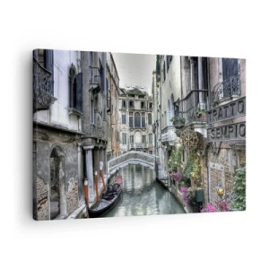 Impression sur toile - Image sur toile - Canal vénitien avec gondole et pont de pierre - 70x50cm - Pendant des siècles dans une réflexion silencieuse - Décoration murale moderne pour le salon et la chambre ARTTOR