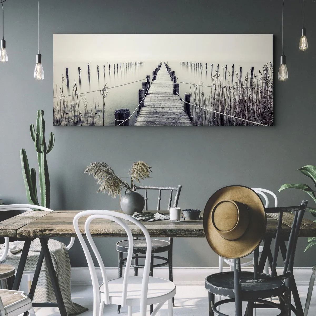 Impression sur toile - Image sur toile - Un pont en bois menant à un espace brumeux - 140x50cm - Plongez dans la paix - Décoration murale moderne pour le salon et la chambre ARTTOR