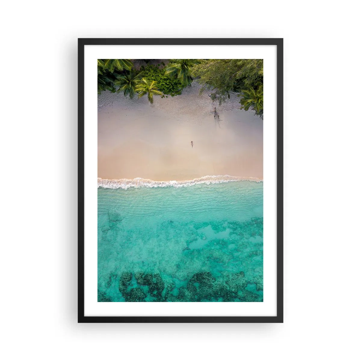 Affiche dans un cadre noir - Poster - Vue aérienne de la plage avec eau turquoise et palmiers - 50x70cm - Plage paradisiaque - Décoration murale moderne pour le salon et la chambre ARTTOR