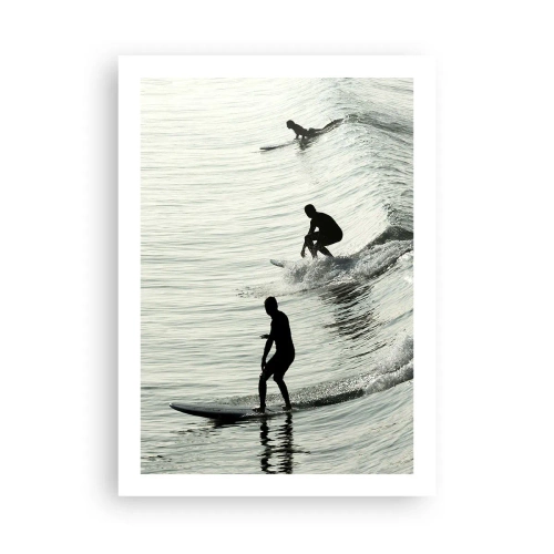 Affiche - Poster - Trois surfeurs surfant sur les vagues dans un style monochrome - 50x70cm - A la rencontre de la vague - Décoration murale moderne pour le salon et la chambre ARTTOR
