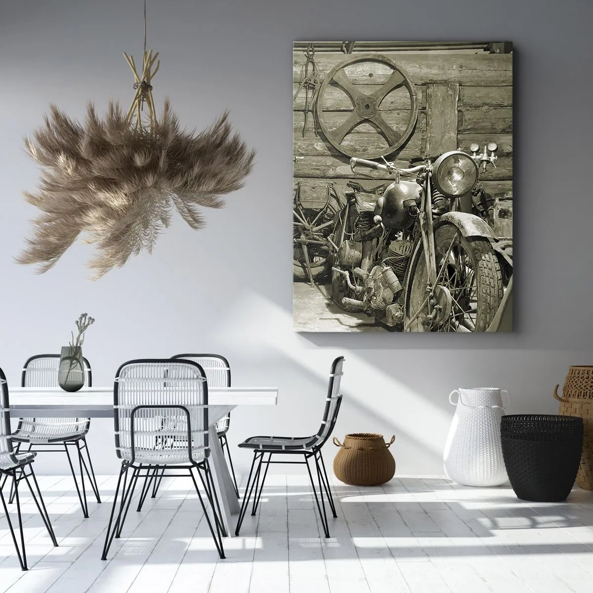 Impression sur toile - Image sur toile - Atelier rétro avec motos et outils - 80x120cm - Dans le hangar de l'oncle Władek - Décoration murale moderne pour le salon et la chambre ARTTOR