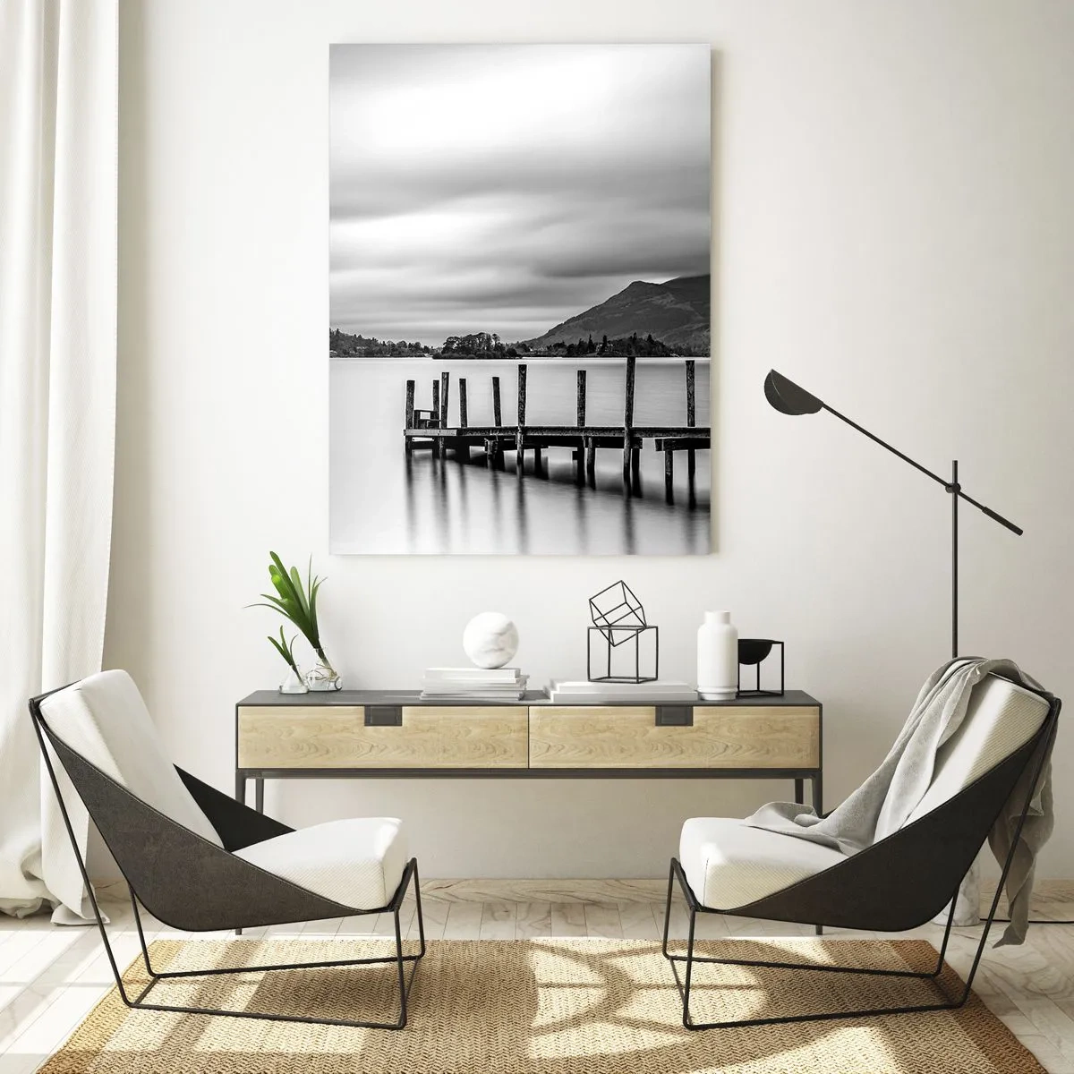 Impression sur verre - Image sur verre - Paysage noir et blanc avec un lac et une jetée en bois - 50x70cm - Douceur et force - Décoration murale moderne pour le salon et la chambre ARTTOR