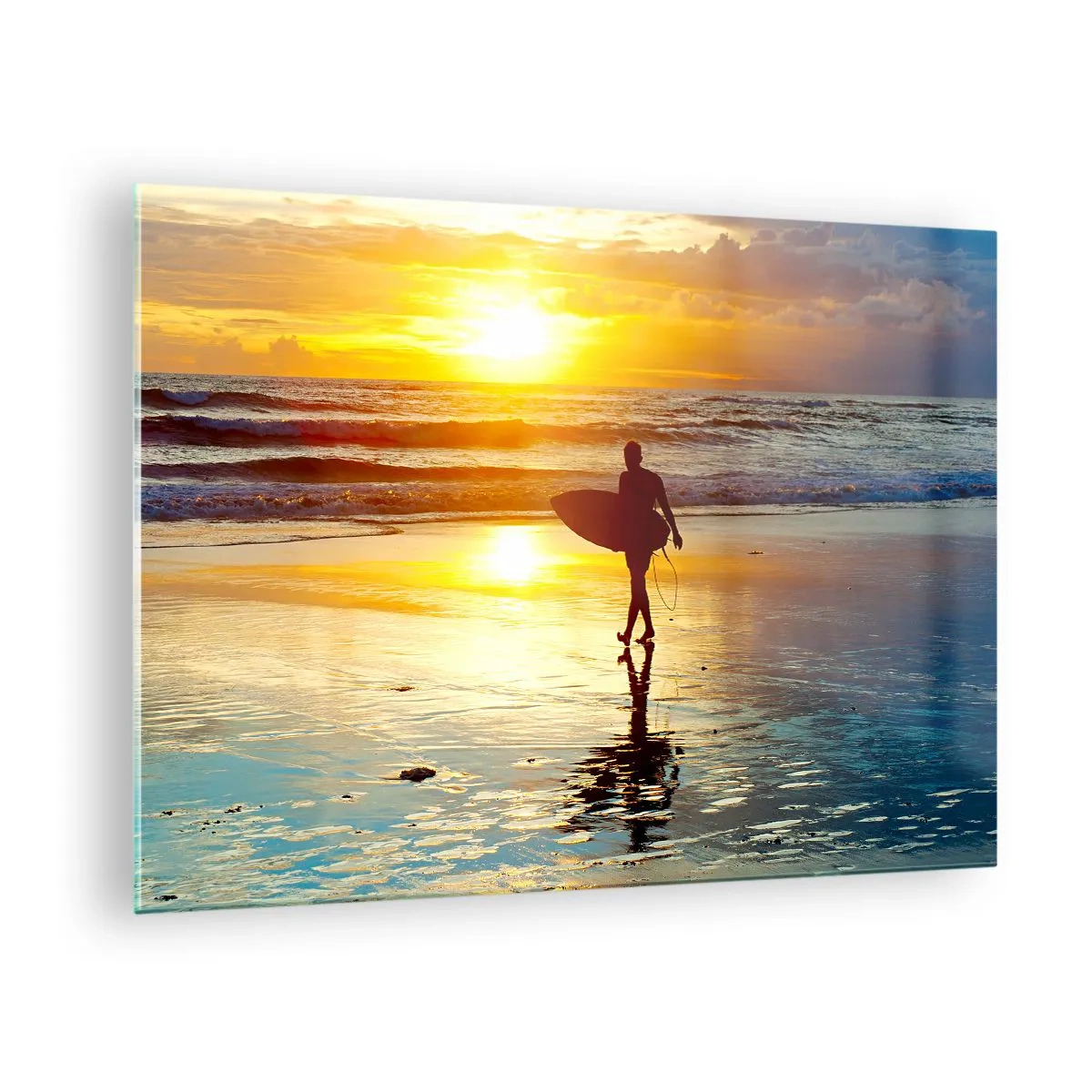 Impression sur verre - Image sur verre - Un surfeur marchant sur la plage au coucher du soleil avec sa planche - 70x50cm - Le retour du guerrier - Décoration murale moderne pour le salon et la chambre ARTTOR