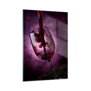 Impression sur verre - Image sur verre - Du vin rouge versé dans un verre sur un fond violet - 50x70cm - Écarlate? Carmin? Non, rubis. - Décoration murale moderne pour le salon et la chambre ARTTOR