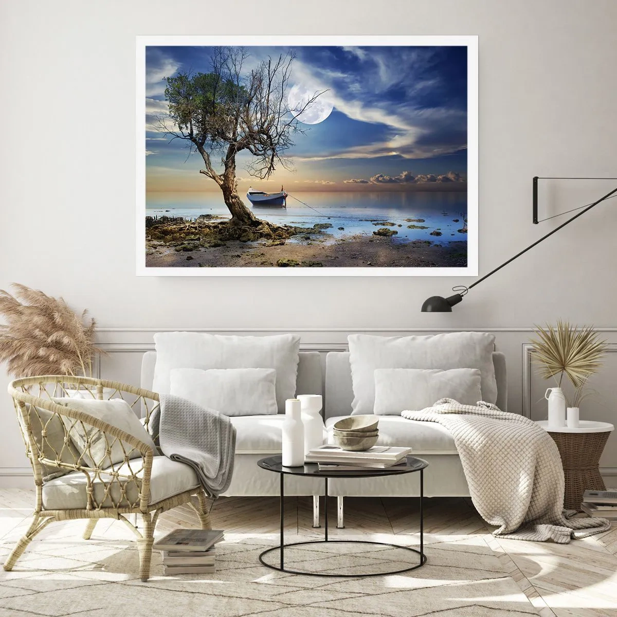 Affiche - Poster - Un arbre solitaire et un bateau sur une eau calme sous la pleine lune. - 100x70cm - Est-ce la fin ou le début ? - Décoration murale moderne pour le salon et la chambre ARTTOR