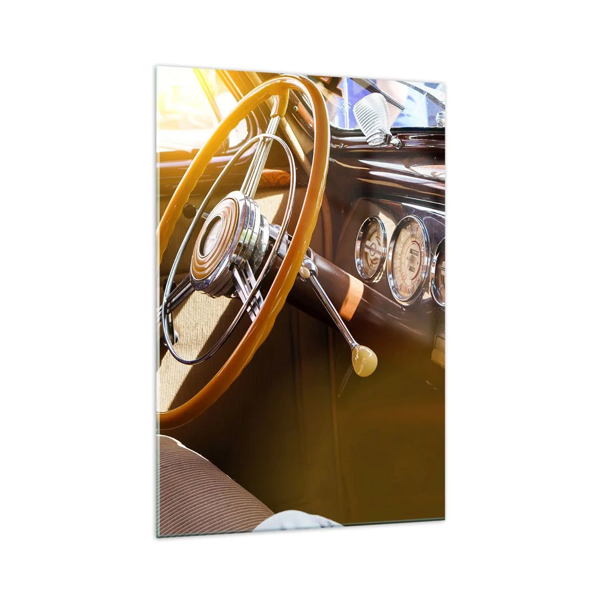 Impression sur verre - Image sur verre - Gros plan de l'intérieur d'une voiture classique avec des détails en bois et en chrome. - 70x100cm - Souffle de luxe venu du passé - Décoration murale moderne pour le salon et la chambre ARTTOR