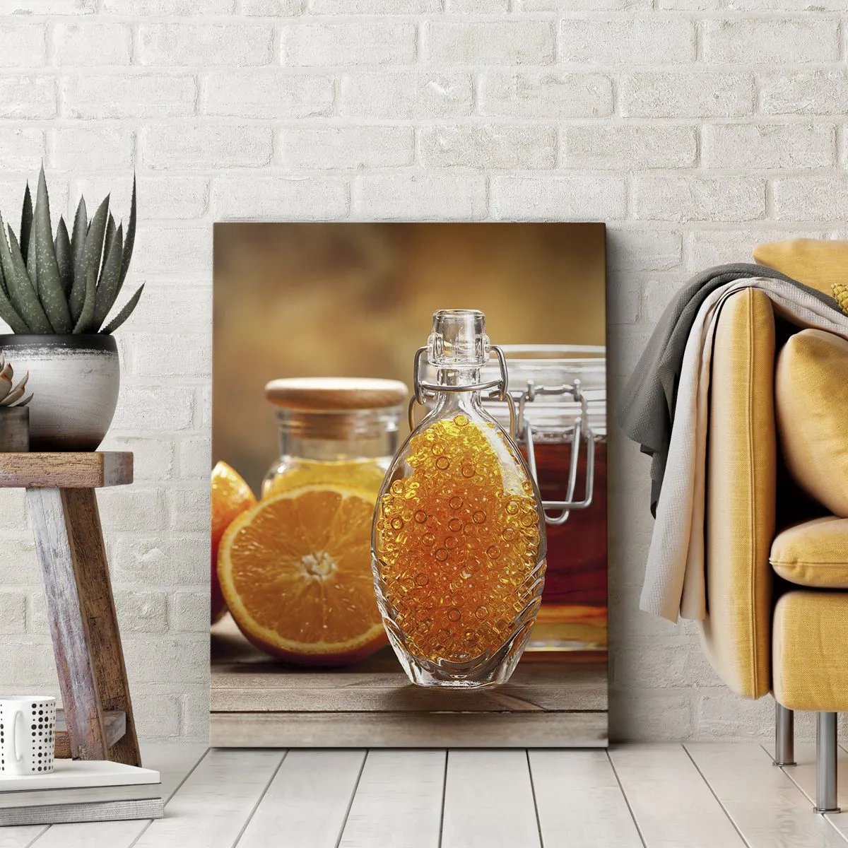 Impression sur toile - Image sur toile - Une bouteille de liquide ambré et des oranges fraîches - 50x70cm - Saveurs et arômes ensoleillés - Décoration murale moderne pour le salon et la chambre ARTTOR