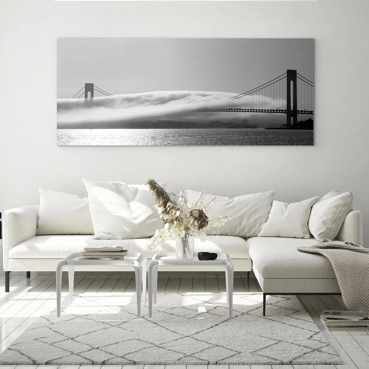 Impression sur verre - Image sur verre - Un pont sur l'eau enveloppé de brouillard dans une photo en noir et blanc - 140x50cm - Naviguez à travers les Portes des Étoiles - Décoration murale moderne pour le salon et la chambre ARTTOR