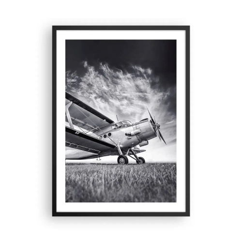 Affiche dans un cadre noir - Poster - Une image en noir et blanc d'un avion contre un ciel dynamique. - 50x70cm - Le pèlerin ailé - Décoration murale moderne pour le salon et la chambre ARTTOR