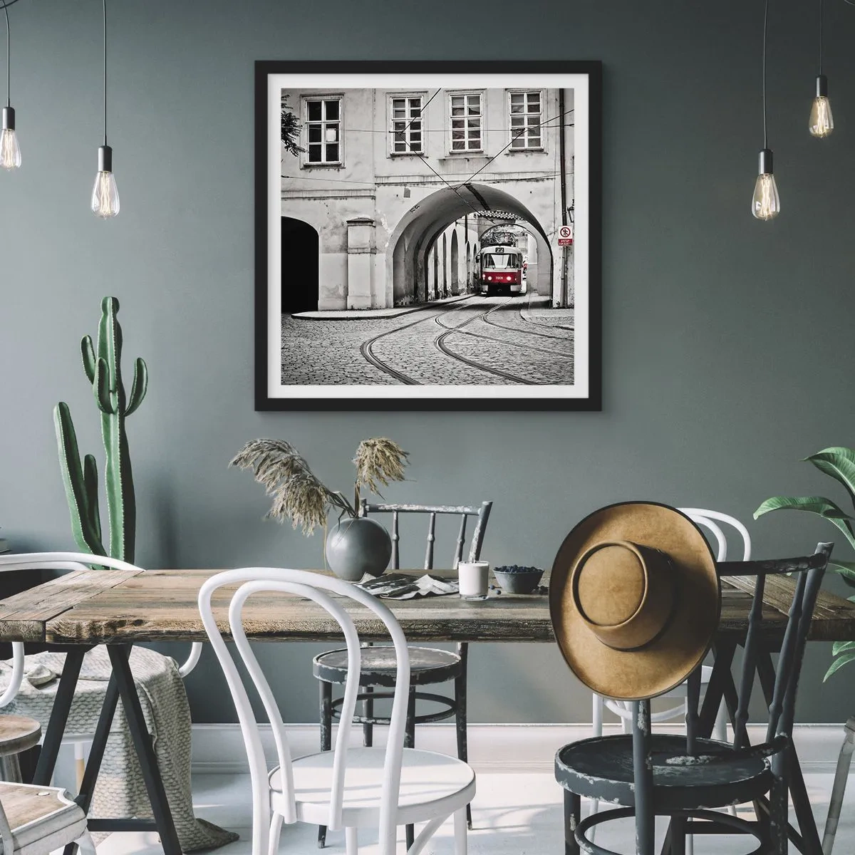 Affiche dans un cadre noir - Poster - Dans le labyrinthe de la ville - 50x50 cm