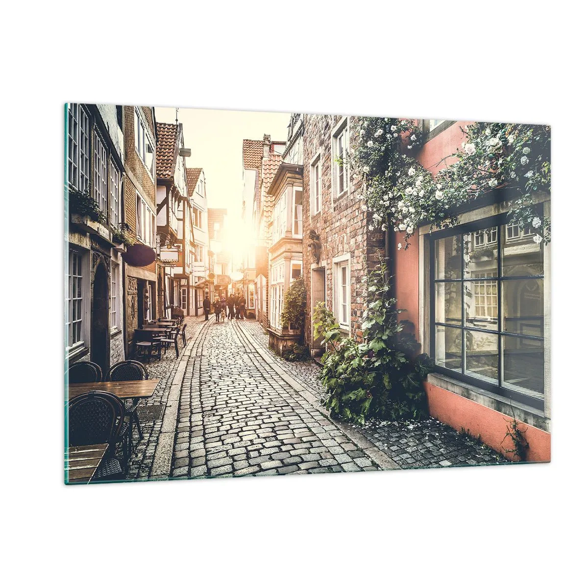 Impression sur verre - Image sur verre - Une charmante rue avec des immeubles illuminés par le coucher du soleil - 120x80cm - Allée de roses en lueur rose - Décoration murale moderne pour le salon et la chambre ARTTOR