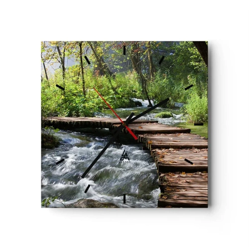 Horloge murale - Pendule murale - Un pont en bois sur un ruisseau tumultueux entouré par la verdure de la forêt. - 30x30cm - Au-dessus de la cascade mousseuse - Décoration murale moderne pour le salon et la chambre ARTTOR