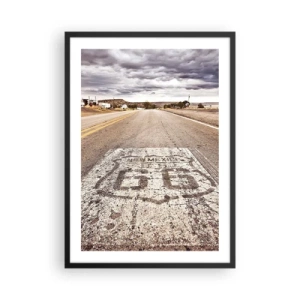 Affiche dans un cadre noir - Poster - Une route avec le symbole de la Route 66 traversant un paysage désertique - 50x70cm - Mother Road - une légende américaine - Décoration murale moderne pour le salon et la chambre ARTTOR