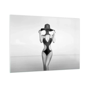Impression sur verre - Image sur verre - Une femme en maillot de bain noir et chapeau contre la mer - 100x70cm - Mon prénom? Élégance - Décoration murale moderne pour le salon et la chambre ARTTOR