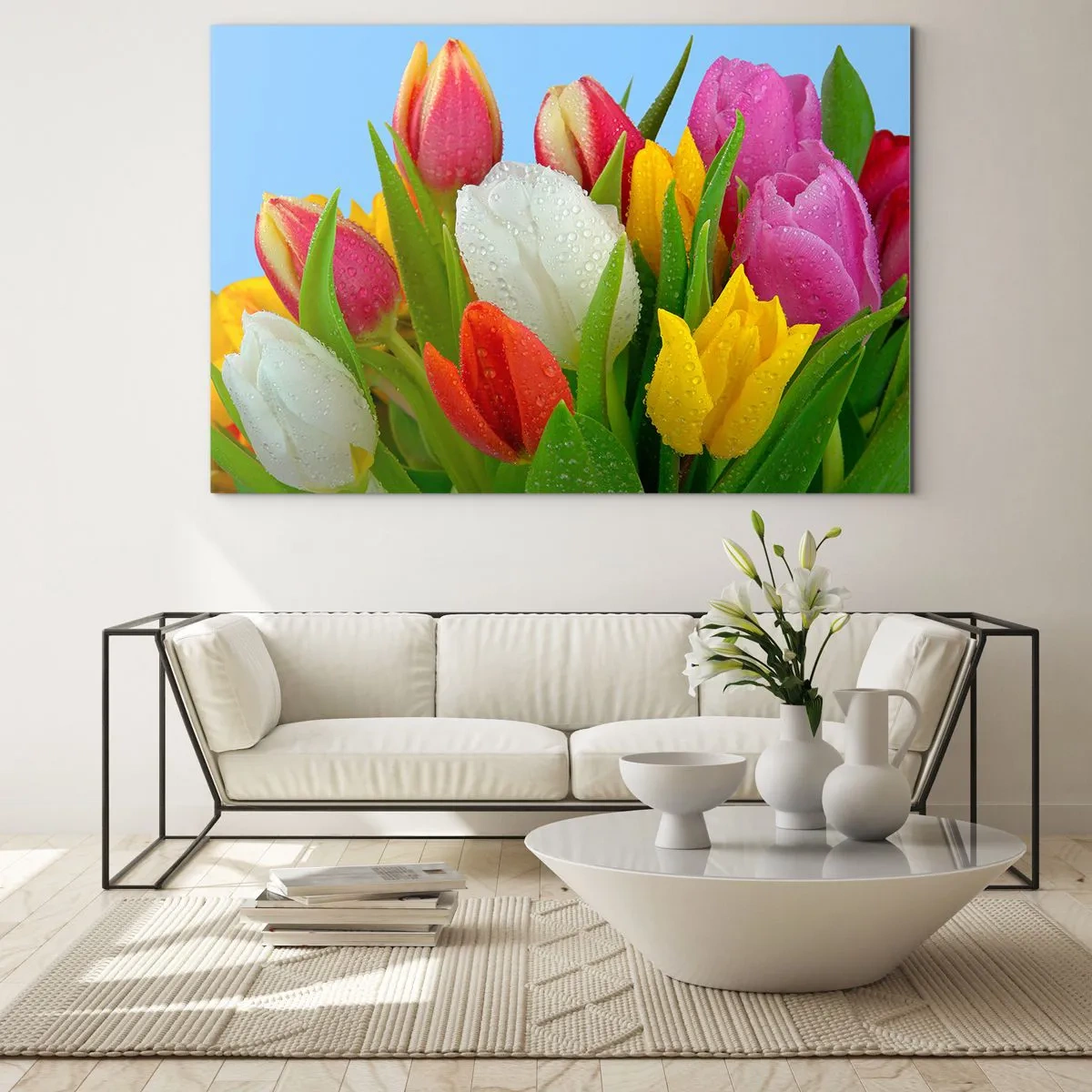 Impression sur verre - Image sur verre - Tulipes colorées couvertes de gouttes de rosée sur un fond bleu - 70x50cm - Un arc-en-ciel fleuri en gouttes de rosée - Décoration murale moderne pour le salon et la chambre ARTTOR