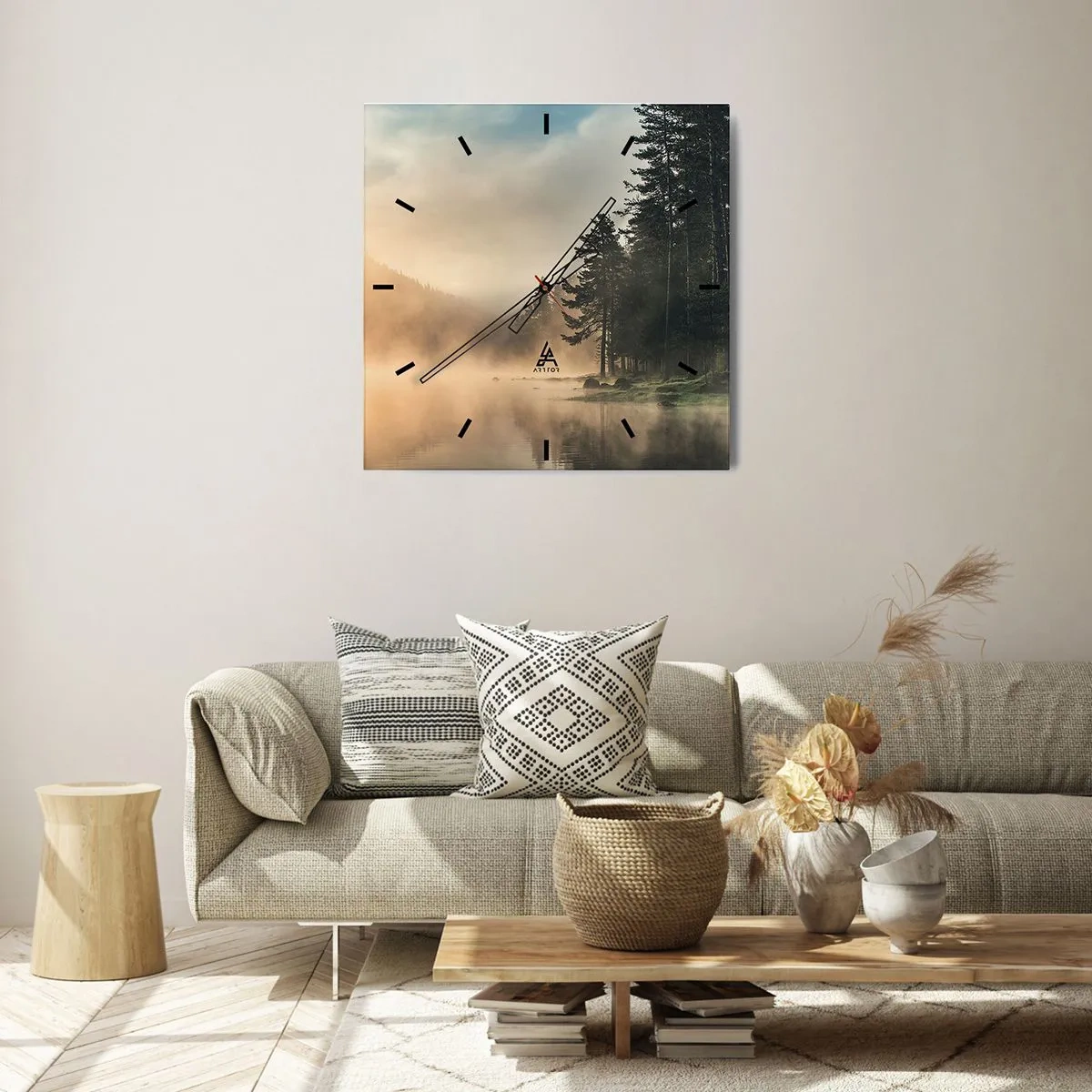 Horloge murale - Pendule murale - Une forêt brumeuse sur un lac calme - 30x30cm - Naissance du jour - Décoration murale moderne pour le salon et la chambre ARTTOR