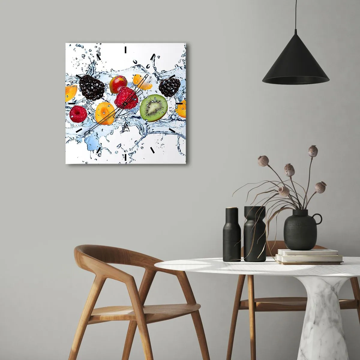 Horloge murale - Pendule murale - Fruits colorés immergés dans des éclaboussures d'eau sur un fond blanc - 30x30cm - Amusez-vous avec nous - Décoration murale moderne pour le salon et la chambre ARTTOR