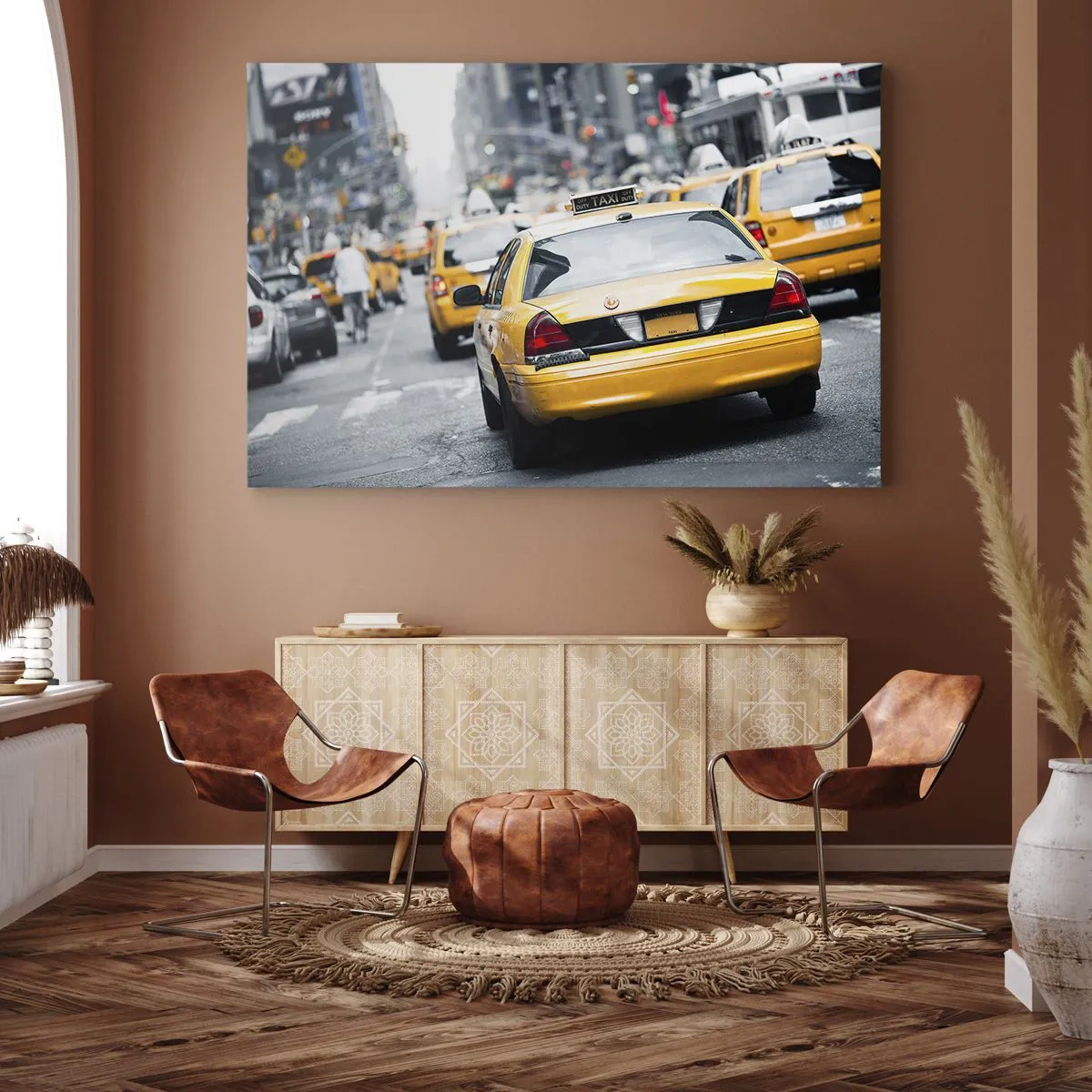 Impression sur toile - Image sur toile - Des taxis jaunes dans une rue animée du centre-ville de la métropole - 120x80cm - Seulement dans cette ville - Décoration murale moderne pour le salon et la chambre ARTTOR