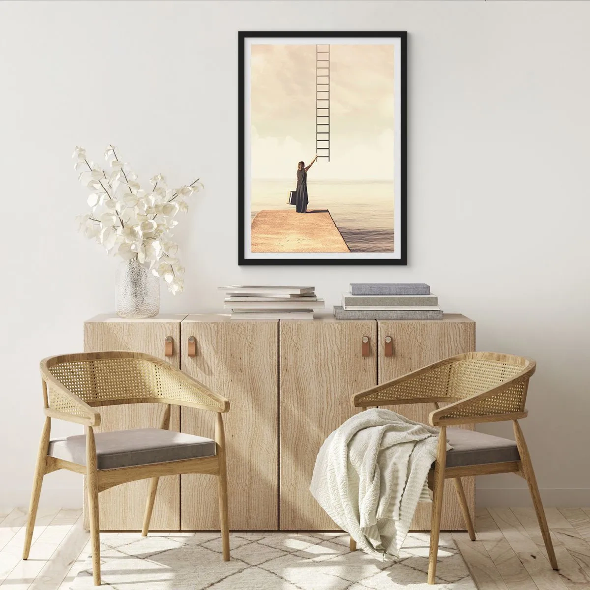 Affiche dans un cadre noir - Poster - Une femme sur un quai cherchant une échelle menant au paradis - 50x70cm - Voyage magique - Décoration murale moderne pour le salon et la chambre ARTTOR