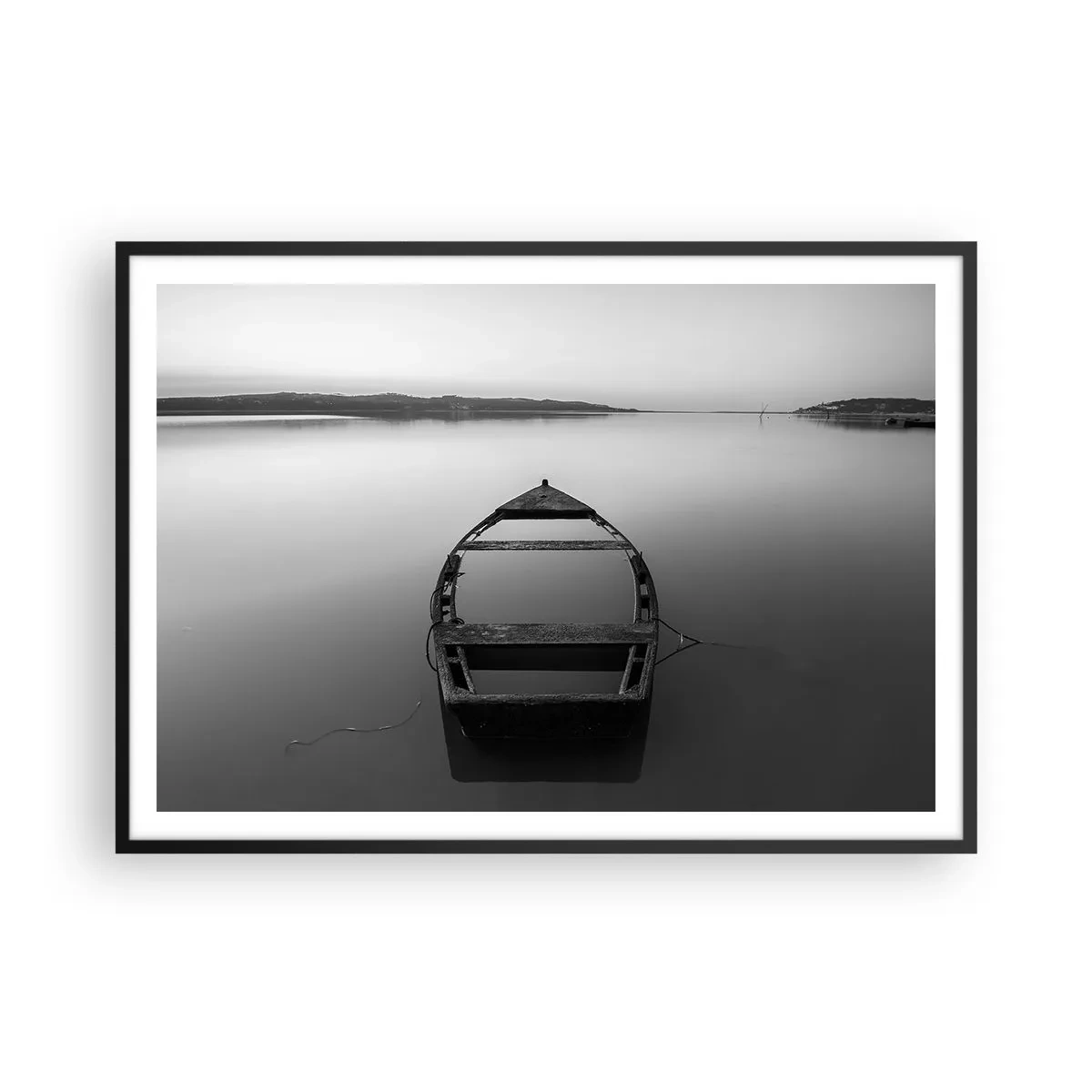 Affiche dans un cadre noir - Poster - Un bateau solitaire sur un lac calme dans des tons de noir et blanc - 100x70cm - Nostalgie et mélancolie - Décoration murale moderne pour le salon et la chambre ARTTOR