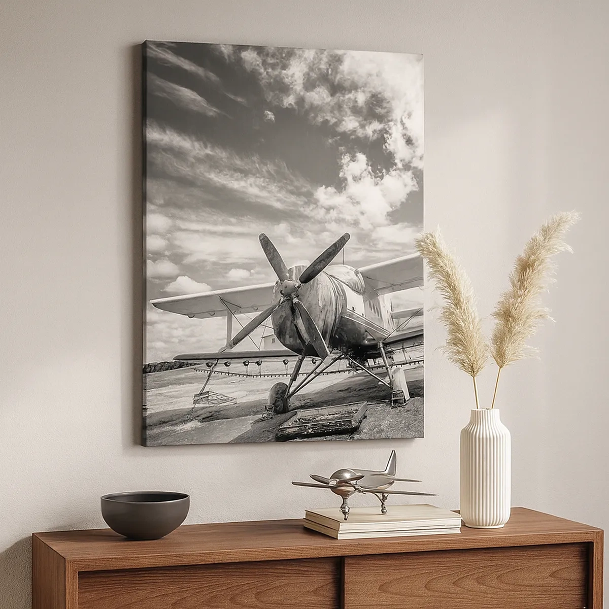 Impression sur toile - Image sur toile - Un vieil avion à l'aéroport en noir et blanc - 50x70cm - Je suis impatient! - Décoration murale moderne pour le salon et la chambre ARTTOR