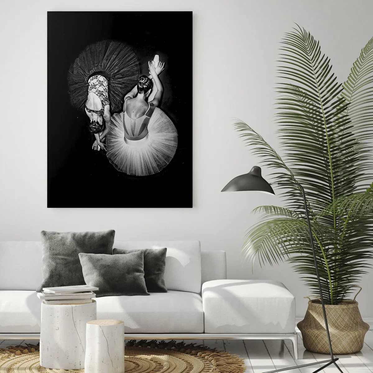 Impression sur verre - Image sur verre - Une image en noir et blanc de deux ballerines dans une pose dynamique. - 80x120cm - Jin et jang – équilibre idéal - Décoration murale moderne pour le salon et la chambre ARTTOR