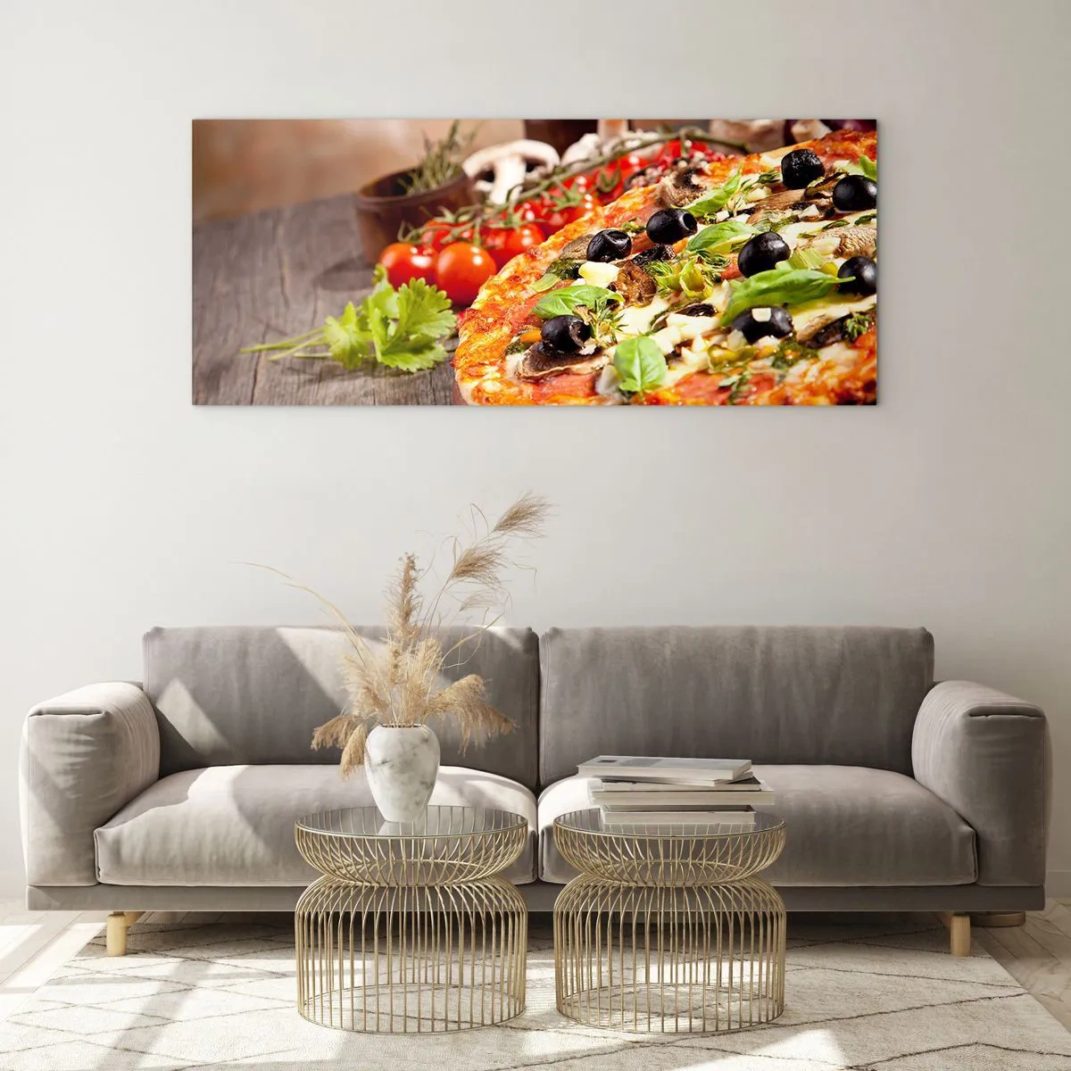 Impression sur verre - Image sur verre - Pizza aux olives, basilic et ingrédients frais sur fond de bois - 120x50cm - Des ingrédients telluriques - Décoration murale moderne pour le salon et la chambre ARTTOR